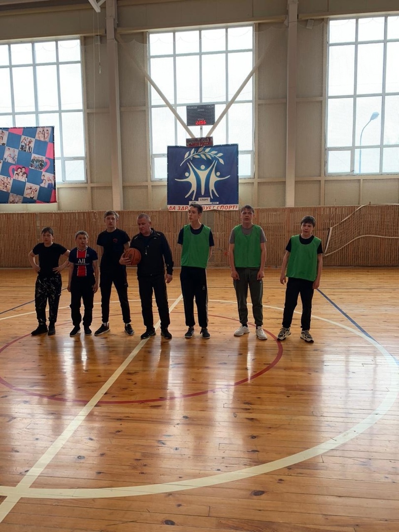 Спартакиада обучающихся общеобразовательных организаций Поныровского района состоялись соревнования по баскетболу 3х3 среди команд II группы.